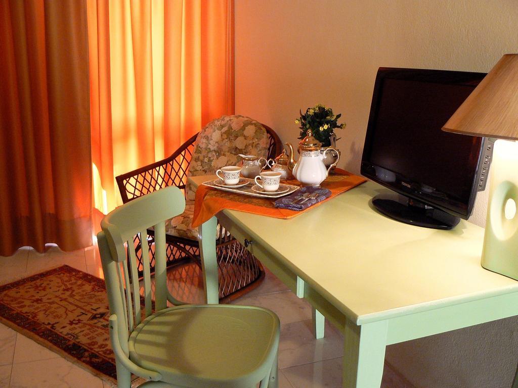 تورو سول تراسيمينو B&B Villa Sensi الغرفة الصورة